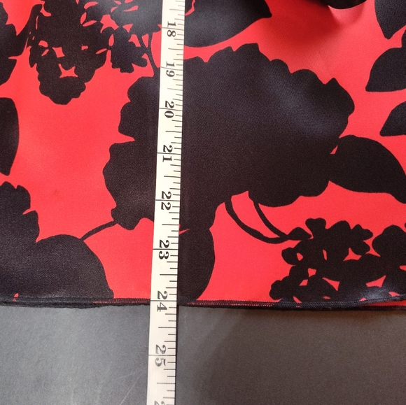 NWOT NOTATIONS SATIN RED & BLACK FLORAL FLARE SKIRT SIZE X-LARGE - Picture 8 of 9
